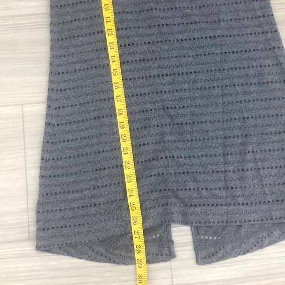 Keyhole tank top Size Small - Picture 9 of 10